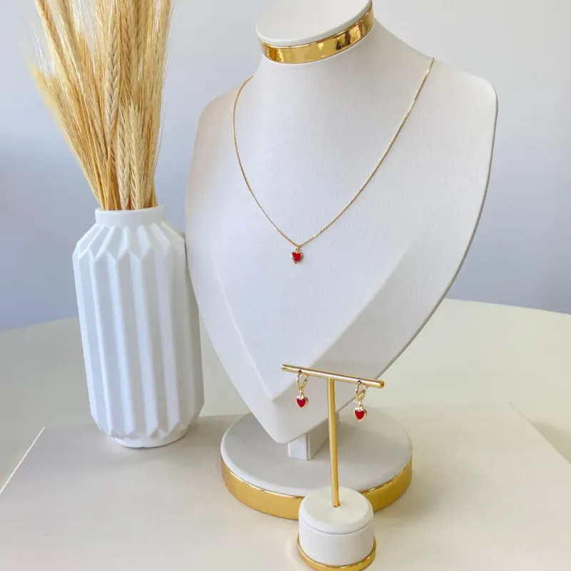 Conjunto Dourado Coração Pequeno Vermelho