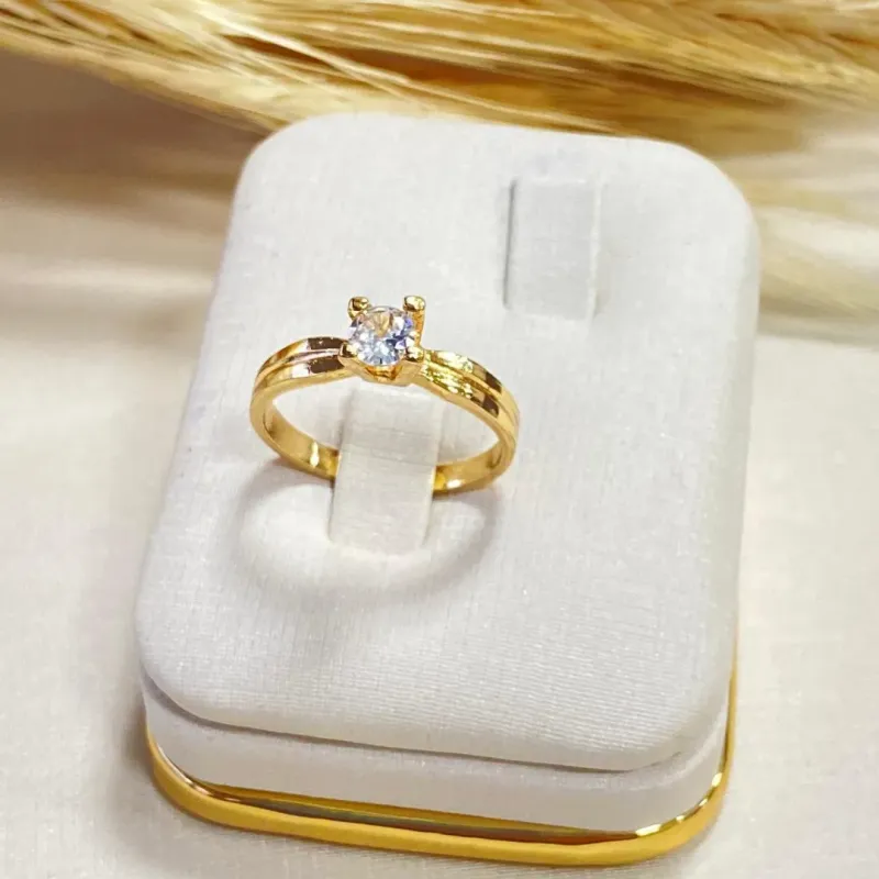 Anel Dourado Solitario Zirconia