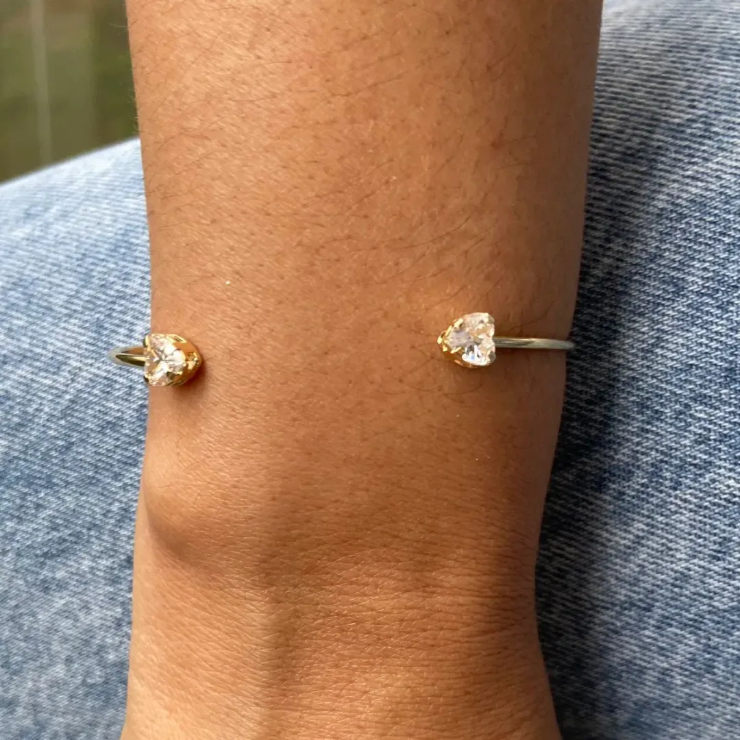 PULSEIRA DOURADA BRACELETE CORAÇÕES ZIRCÔNIA