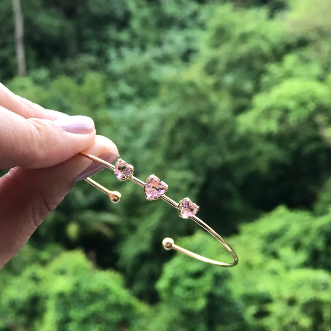 BRACELETE DOURADO FINO CORAÇÕES EM ZIRCONIA ROSA