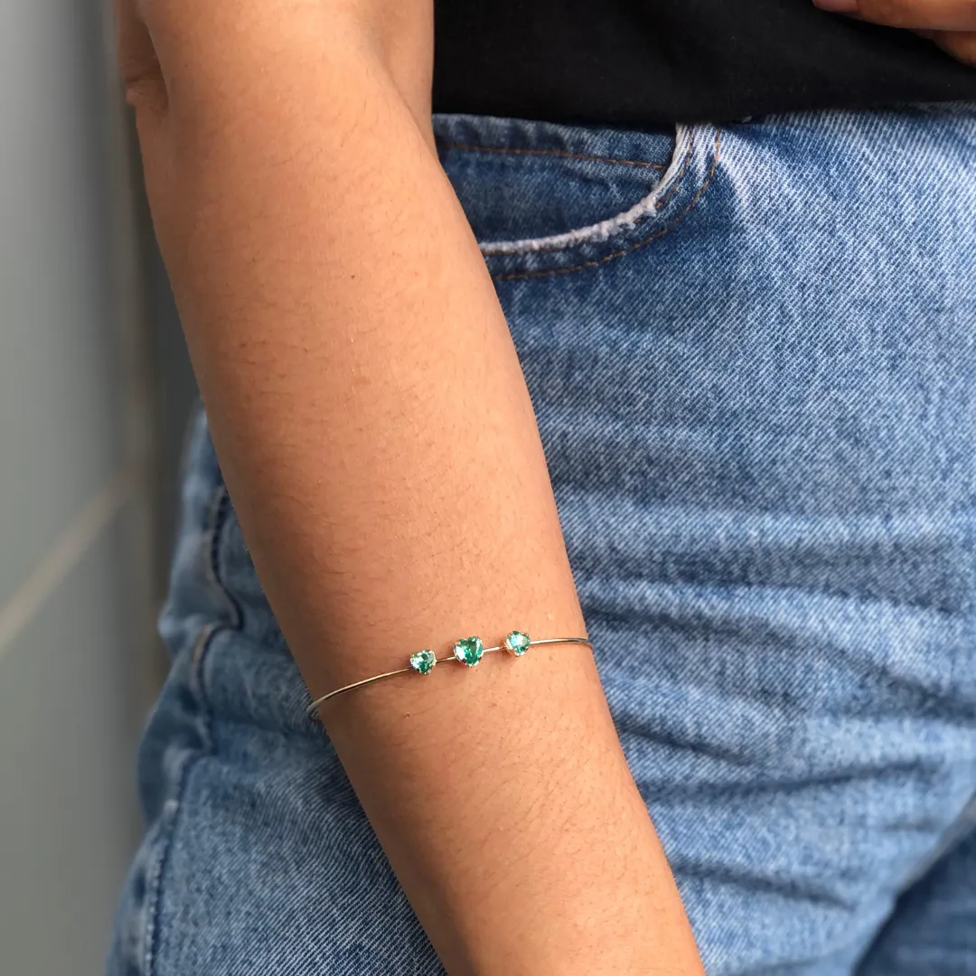 BRACELETE  DOURADO FINO CORAÇÕES EM ZIRCONIA VERDE