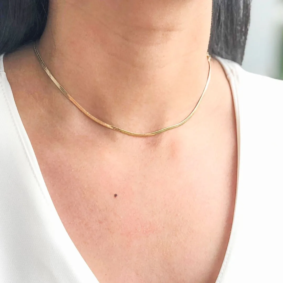 Gargantilha Dourada Fita Choker