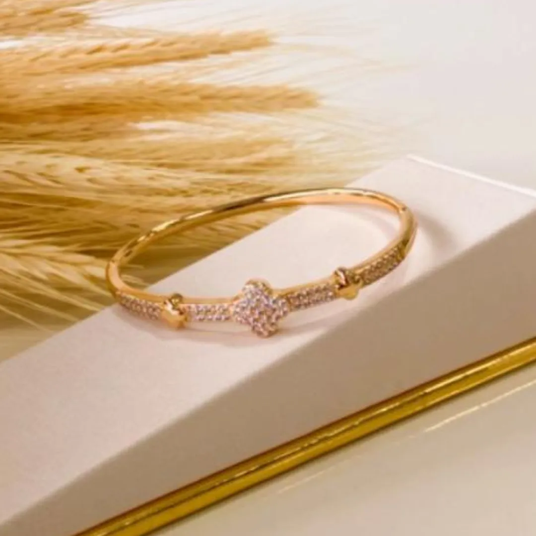 Pulseira Dourado Bracelete Trevo Virginia Ins Van Cleef