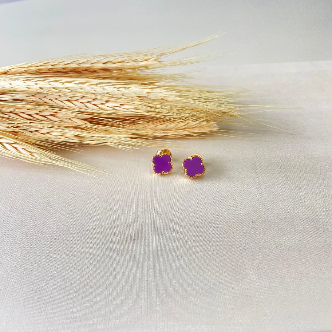 BRINCO DOURADO TREVO ROXO INSPIRAÇÃO VAN CLEEF